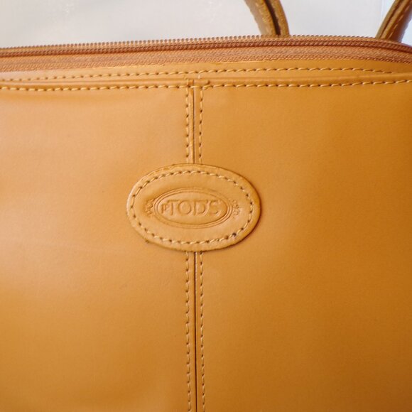 Tod's Leather Shoulder Handbag Purse Camel Color - Picture 3 of 15
